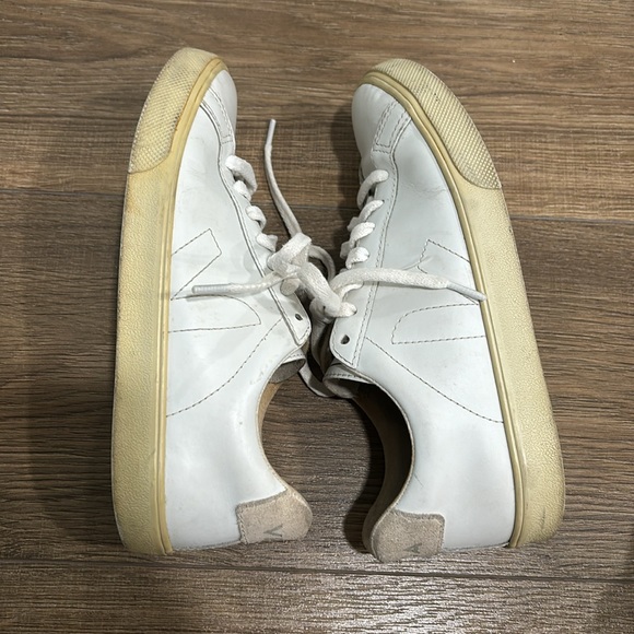 Veja white sneakers - Picture 6 of 9